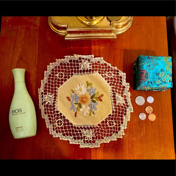 Beautiful Bulgarian Doily - Picture 1 of 4